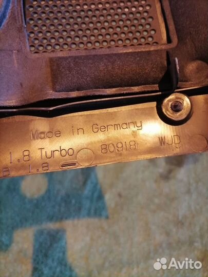 Декоративная крышка двс 058103721 Audi A4 B6 8EC б