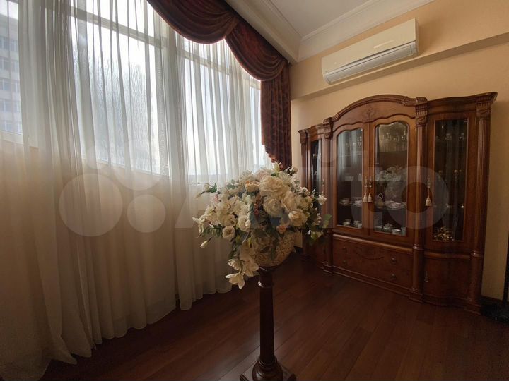 3-к. квартира, 130 м², 18/18 эт.