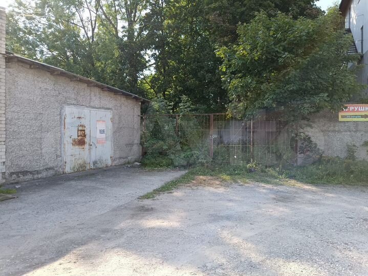 Здание, 883 м²
