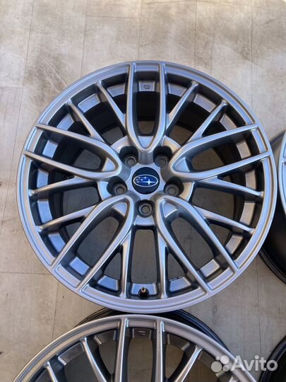 Subaru STi R18-8.5J, 5-114.3, ET+55, Dia-56.1