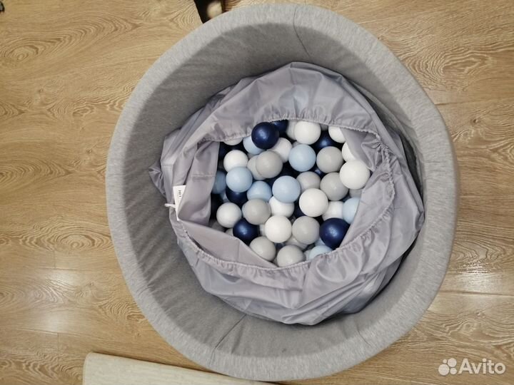 Сухой бассейн с шариками