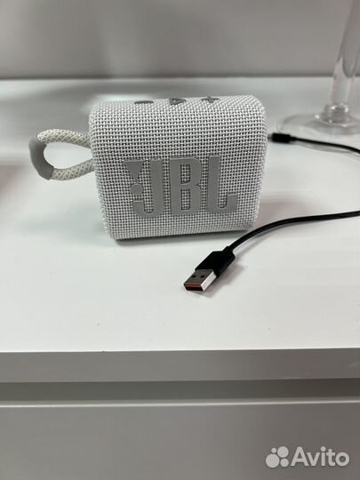 Портативная колонка jbl