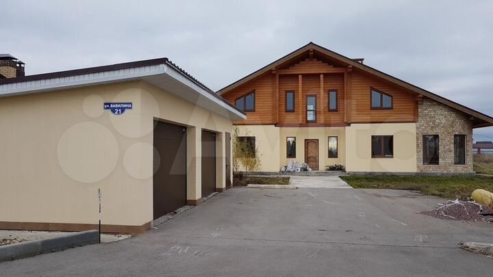 Коттедж 285 м² на участке 12 сот.