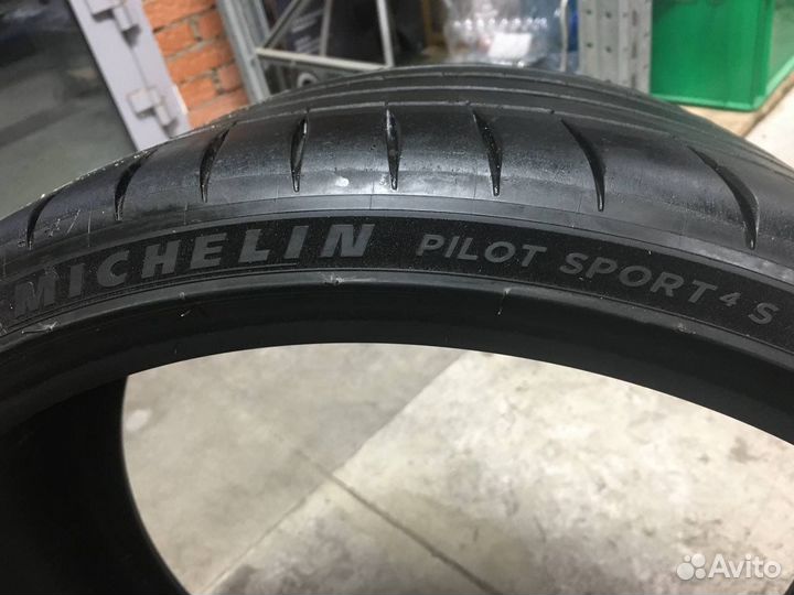 Michelin Pilot Sport 4 S 275/25 R21 92Y