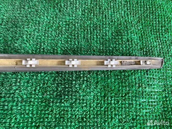 Молдинг двери лев. перед. Mercedes-benz M-class, M