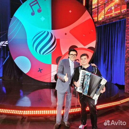 Баянист, аккордеонист-певец,музыкант