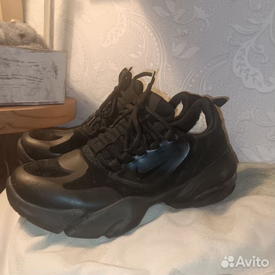 Новые кроссовки зимние 40