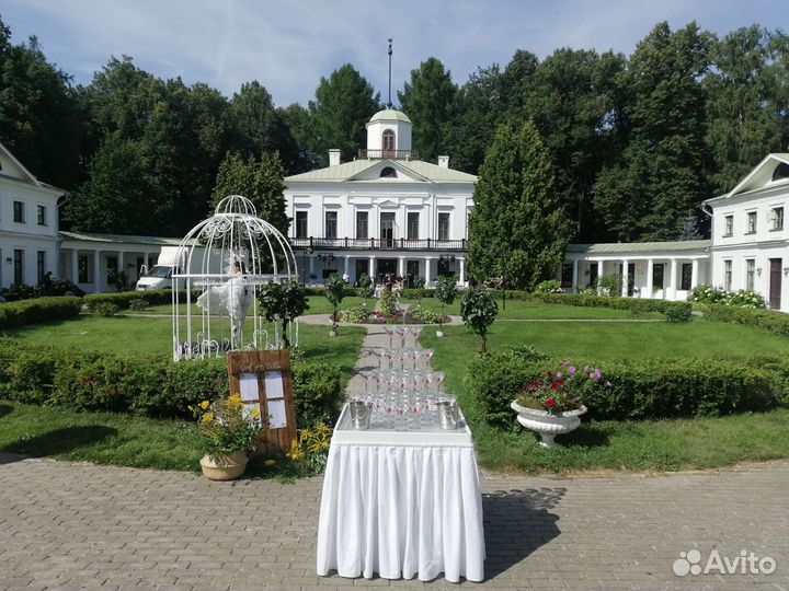Пирамида из бокалов, горка шампанского