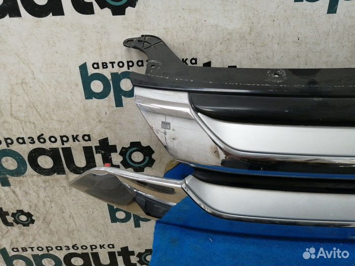 Решетка радиатора 7450A992 Mitsubishi Outlander