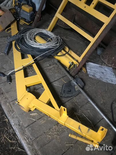 Поворотный кран