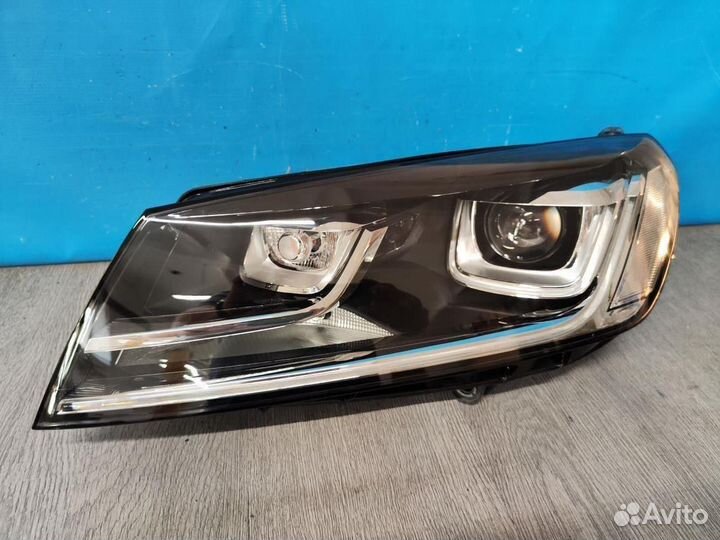 Фара левая Volkswagen Touareg 2 2010-2018