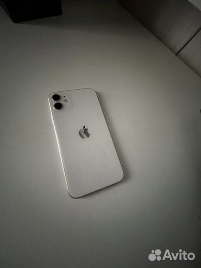 Телефон iPhone 11