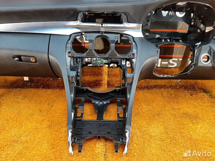 Панель приборов (торпедо) Mercedes-Benz C-Class