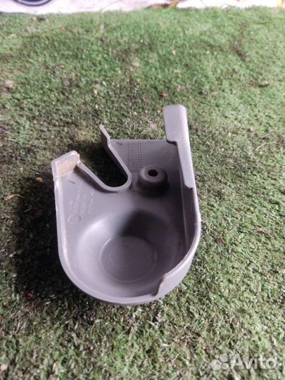 Заглушка крепления сиденья правая Chevrolet Aveo