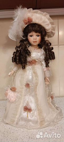 Кукла фарфоровая коллекционная