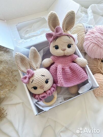 Зайка в платье игрушка вязаная амигуруми