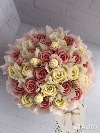 Шоколадные розы букет, букет в шляпной коробке