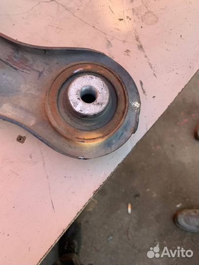 Рычаг передний нижний левый W638 V-class Vito