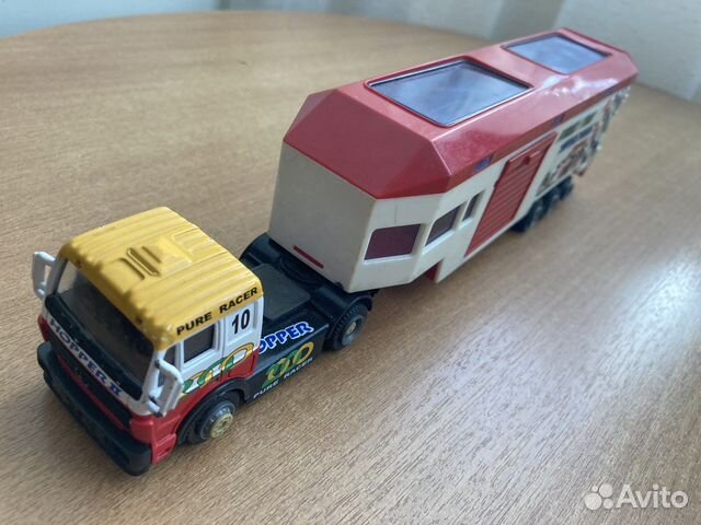 Модель тягача с прицепом для перевозки болидов F-1