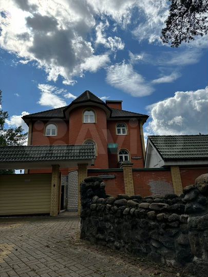 Коттедж 304 м² на участке 6,5 сот.