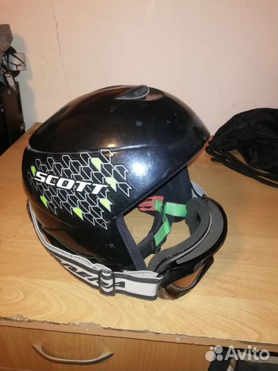 Шлем горнолыжный