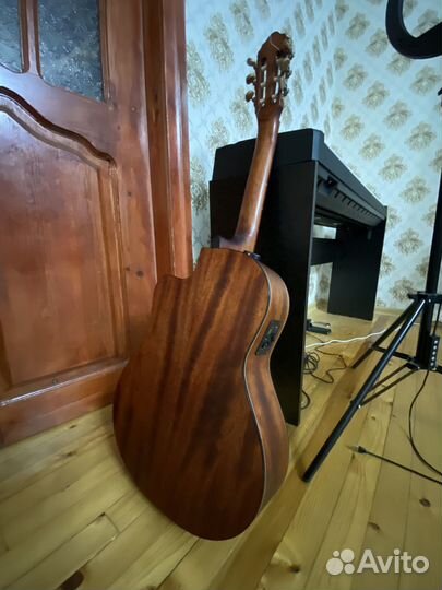 Классическая гитара со звукоснимателем