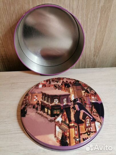 Жестяная коробка для подарков