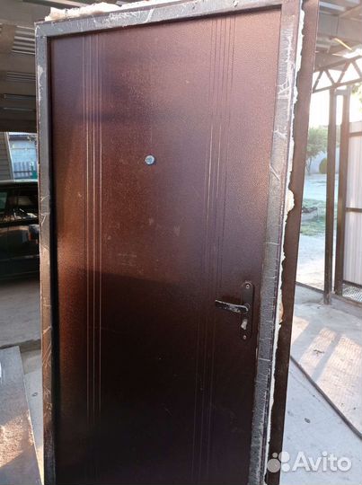 Дверь входная металлическая