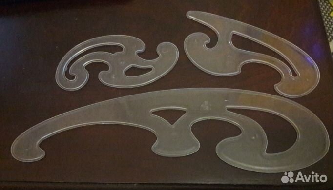 Линейка закройщика, лекала, треугольник