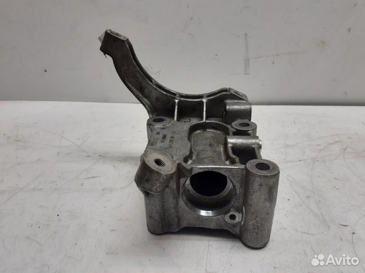 Кронштейн кондиционера audi A4 B8 2007-2015