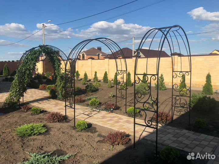 Арка садовая кованая