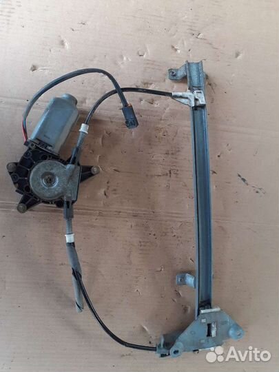 Стеклоподъемник электро зад пра Nissan Primera P10