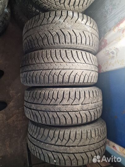 Bridgestone Ice Cruiser 7000 235/55 R17
