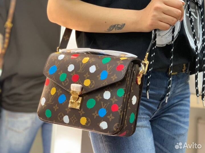 Сумка Louis Vuitton Pochette Metis LV x YK
