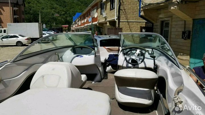 Катер Four Winns