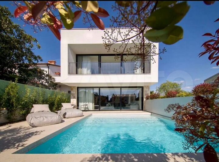 Дом 200 м² на участке 6 сот.