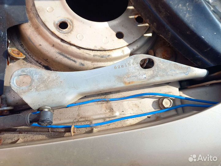 Петля капота Dodge Intrepid