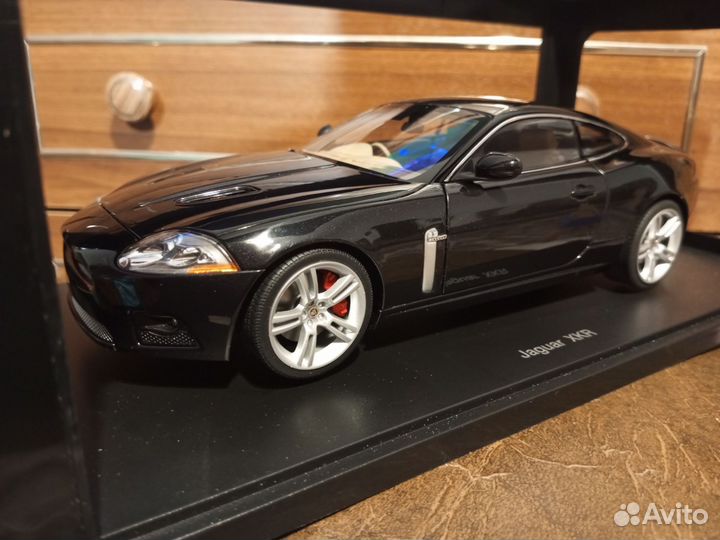 Jaguar XKR-S Autoart 1/18