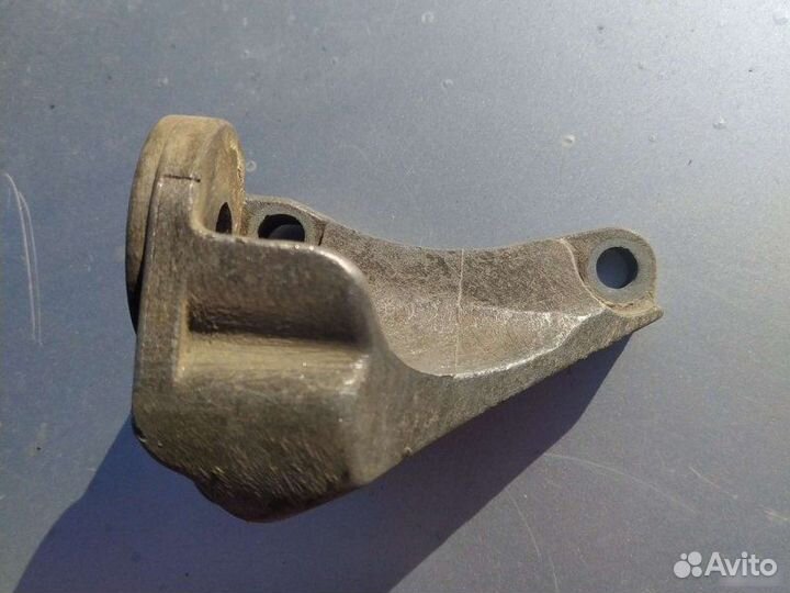 Опора АКПП Volkswagen Passat B5 1.6L 1999