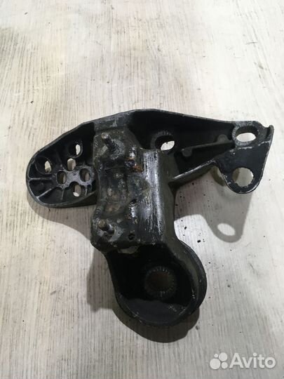 Кронштейн опоры двигателя Ауди А6 С5 4B0199351D