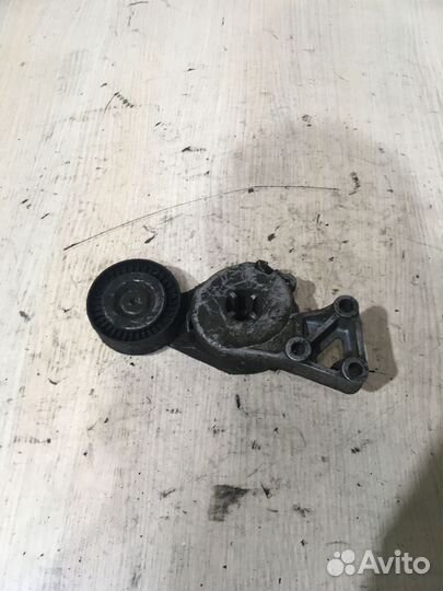 Натяжитель ремня Фольксваген шаран 1.8