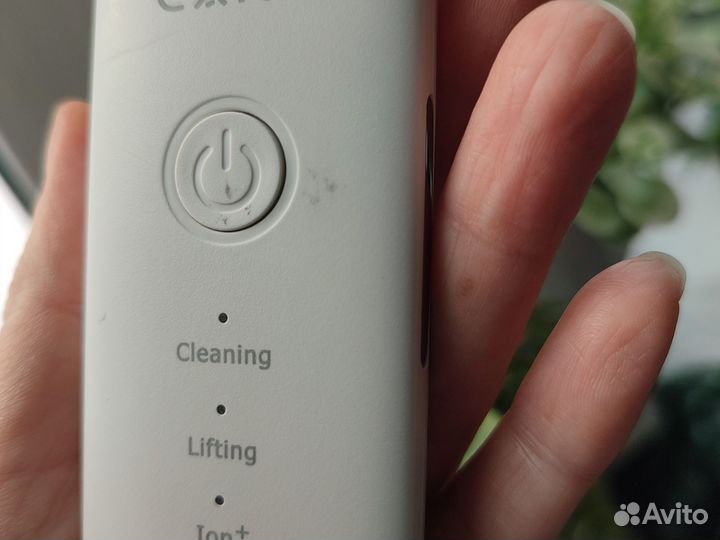 Ультразвуковой аппарат для чистки и массажа лица