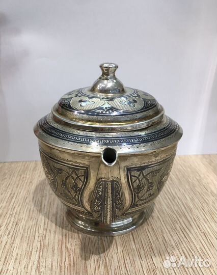 Серебряный чайник