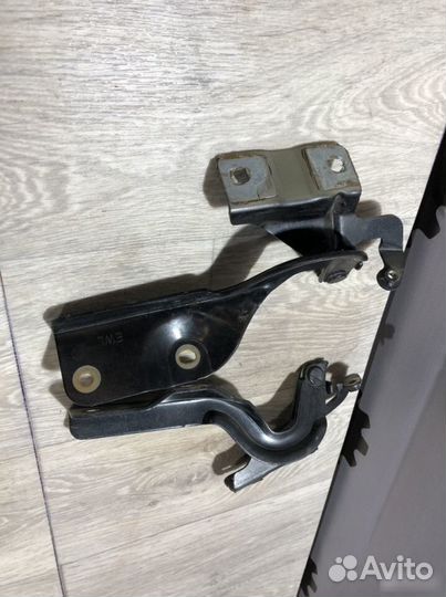 Петли капота Nissan Almera G15