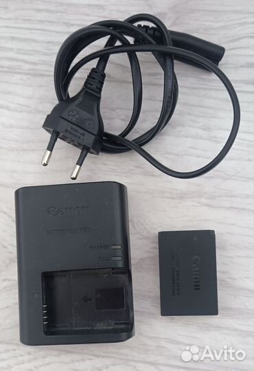 Зеркальный фотоаппарат Canon EOS 100D