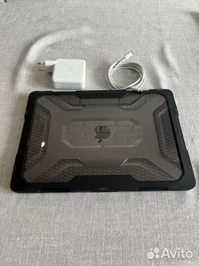 Macbook pro 13 2018 i5/8GB/512