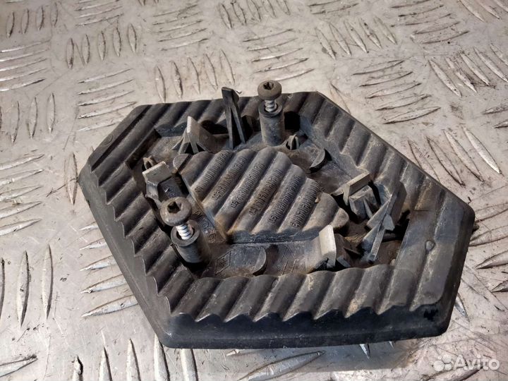 Эмблема передняя Renault Megane II