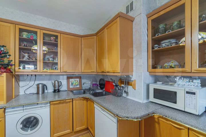 Комната 15 м² в 9-к., 6/6 эт.