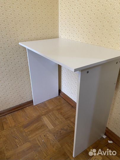 Маникюрный письменный стол