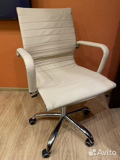 Офисное кресло